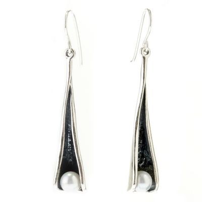 LINEAR PEARL EARRINGS