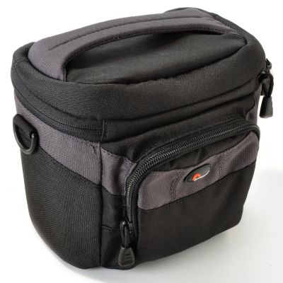 LOWEPRO CIRRUS BLACK GADGET BAG & 4GB MEMORD CARD