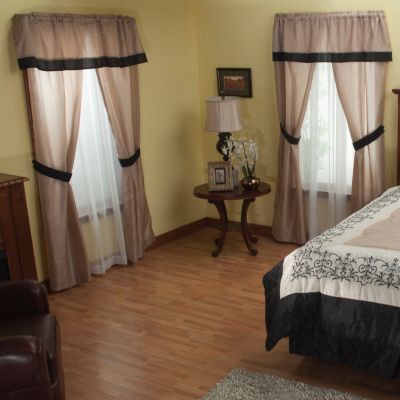 Black/Cream Window Sets