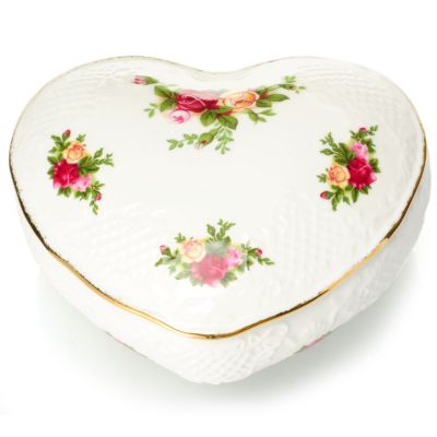 ROYAL ALBERT OLD COUNTRY ROSE VICTORIAN HEART BOX SIGNED BY MD