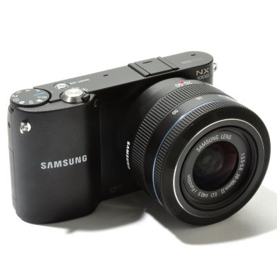 Samsung NX 1000 Camera w/ Case & 8GB SDHC