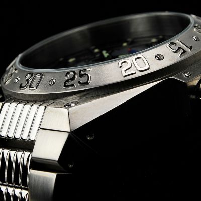 Bezel