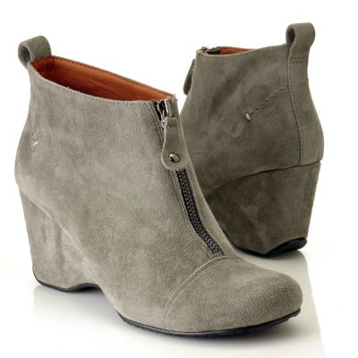 710-857 - Gentle Souls by Kenneth Cole ''Ridgual'' Front Zipper Suede Wedge Boot
