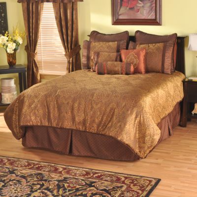 G13332 - Grand Suites ''Topaz'' Nine-Piece Bedding Ensemble
