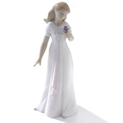 Elegant Pose Figurine By Nao