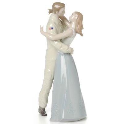 "Welcome Home" Figurine from Nao by Lladro
