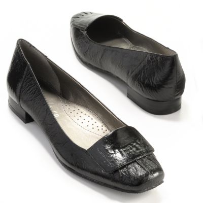S51134 - Contesa by Italian Shoemakers Pleat Detail Crinkle Patent Leather Shoes
