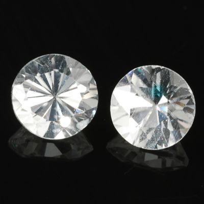 V29124 - Set of Two 4mm Round Cut White Zircons 