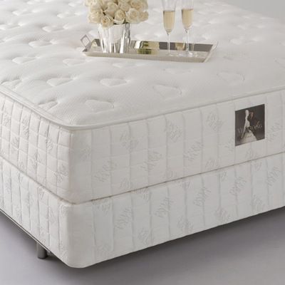 **Web Only** Vera Wang by Serta Glisten Plush California King Mattress Set